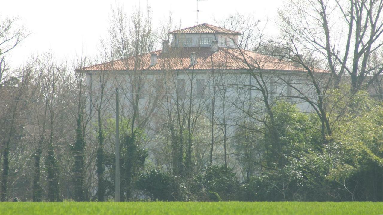 Villa Dei Tigli San Vicenzo di Galliera ภายนอก รูปภาพ